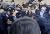 [영상] '검수완박' 촬영 카메라 기자‥ 경호원이 밀어 '바닥에 내동댕이'