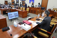 [포토] 답변하는 이종호 과학기술정보통신부 장관 후보자