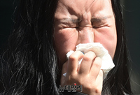 [포토] 눈물 훔치는 정유라...조국·안민석·주진우·김어준 고소