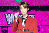 [포토] 우즈 '컬러풀 트라우마'로 인사드려요