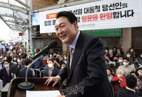 [포토] 강릉 중앙시장 방문한 윤석열 당선인