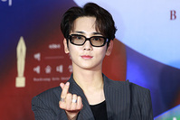 [포토] '백상예술대상' 키 "손인사 설레죠?"