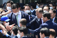 [포토] 임기 마치고 양산 사저로 향하는 문재인