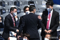 [포토] 尹 대통령 취임식서 인사 나누는 이재용·정용진·구광모·조원태