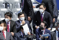 [포토] 尹 대통령 취임식 참석한 이재용·신동빈