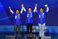 [포토] 손들어 인사하는 강기정·김영록·김관영