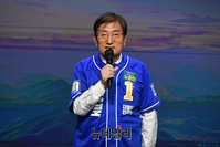 [포토] 승리다짐 하는 노영민 충북도지사 후보