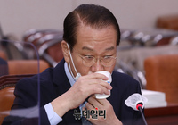 [포토] 물마시는 권영세 통일부 장관 후보자