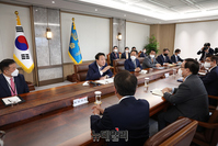 [포토] 첫 수석비서관회의 주재하는 윤석열 대통령