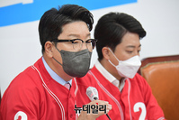 [포토] 선대위 회의 참석한 권성동 국민의힘 원내대표