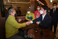 [포토] 대장동 피해주민 만난 안철수 후보