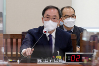 [포토] 답변하는 김필곤 중앙선거관리위원 후보자