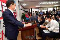 [포토] 악수나누는 오세훈-김경진