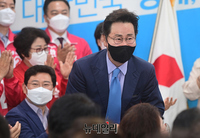 [포토] 안철수 선거사무소 개소식 참석한 배우 유동근