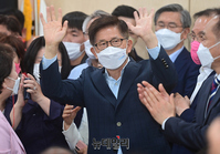 [포토] 안철수 선거사무소 개소식 참석한 김문수 전 경기지사