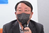 [포토] 범중도보수 서울교육감 후보 단일화 경과보고하는 이갑산 회장
