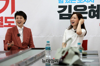 [포토] 김은혜 후보, 캠프 합류한 차유람 선수와 경기남부청 방문