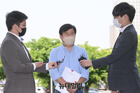 [포토] '화교간첩 사건' 공수처 출석 앞서 입장 밝히는 유우성