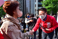 [포토] 지지호소하는 조전혁 서울교육감 후보...공식 선거운동 시작