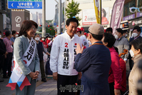 [포토] 이행자 관악구청장 후보와 출근길 인사하는 오세훈 