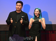 [포토] '아메리칸 송 콘테스트' 우승 간담회 참석한 알렉사와 소속사 대표