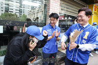 [포토] 도봉구 방학도깨비 시장 찾은 송영길 후보