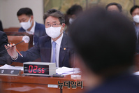 [포토] 답변하는 박보균 문화체육관광부 장관