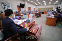 [포토] 회의 주재한는 이채익 국회 문체위 위원장