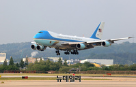 [포토] 오산기지 착륙하는 美 대통령 전용기 에어포스원