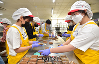 [포토] 취약·결연세대 전달할 빵 만드는 'sb 다가가는 봉사단'