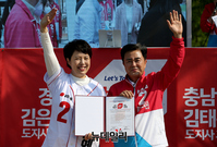 [포토] 안성 스타필드서 만난 김은혜-김태흠 후보