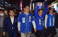 [포토] 강남역에 등장한 이재명-송영길