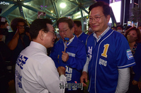 [포토] 이재명-송영길 후보에게 인사하는 정순균 강남구청장 후보