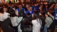 [포토] 지지자들에 환호 받는 이재명-송영길