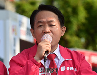 [포토] 인천 송림오거리서 유세 나선 김찬진 동구청장 후보