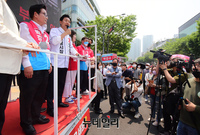 [포토] 망원역 찾은 오세훈 국민의힘 서울시장 후보