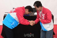 [포토] 광역교통정책 협약식서 악수 나누는 오세훈·김태흠