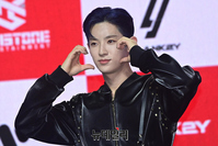 [포토] '떰즈업'으로 돌아온 시우