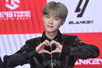 [포토] 블랭키 성준, 팬에 드리는 손 하트