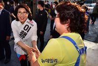 [포토] 관악구 도깨비시장 찾은 이행자 구청장 후보