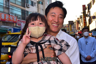 [포토] 관악구 도깨비시장서 지지호소하는 오세훈 후보