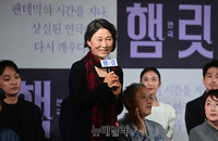 [포토] 연극 햄릿 출연하는 배우 손봉숙