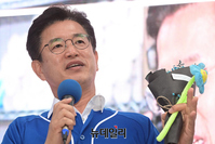 [포토] 대전 으능정이서 지지호소하는 허태정 후보