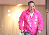 [포토] 스타필드 하남서 유세 이어가는 강용석 경기지사 후보