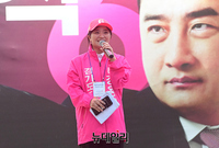 [포토] 김소연 수석대변인 "강용석은 돈 안받는 깨끗한 정치 만들 인물"