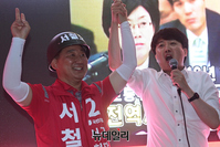 [포토] 서철모 대전서구청장 후보 손잡은 이준석 대표