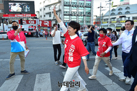 [포토] 경기 이천 합동유세에 입장하는 김은혜-김경희 후보