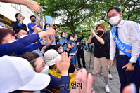 [포토] 인천 부평 광장로 찾은 박남춘 후보