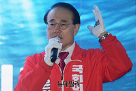 [포토] 인천 계양구청서 지지호소하는 윤형선 후보