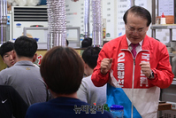 [포토] 인천 계양구청 먹자골먹 식당 찾은 윤형선 후보